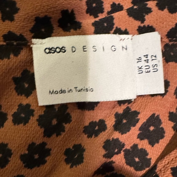 ASOS DESIGN collared button front blouse with tie back detail Size US 12 - Picture 4 of 4